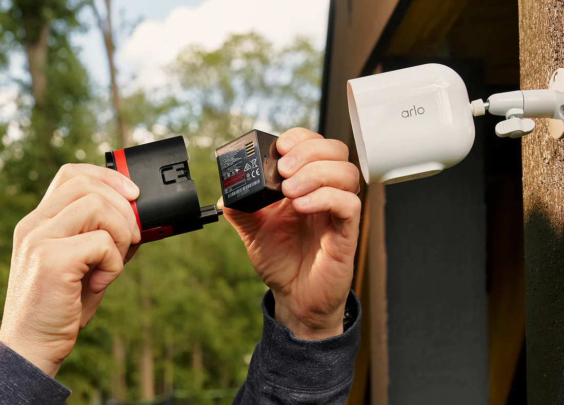 Arlo Pro 6 雲端無線攝影機 (型號 : VMC4070P / MC4270P)