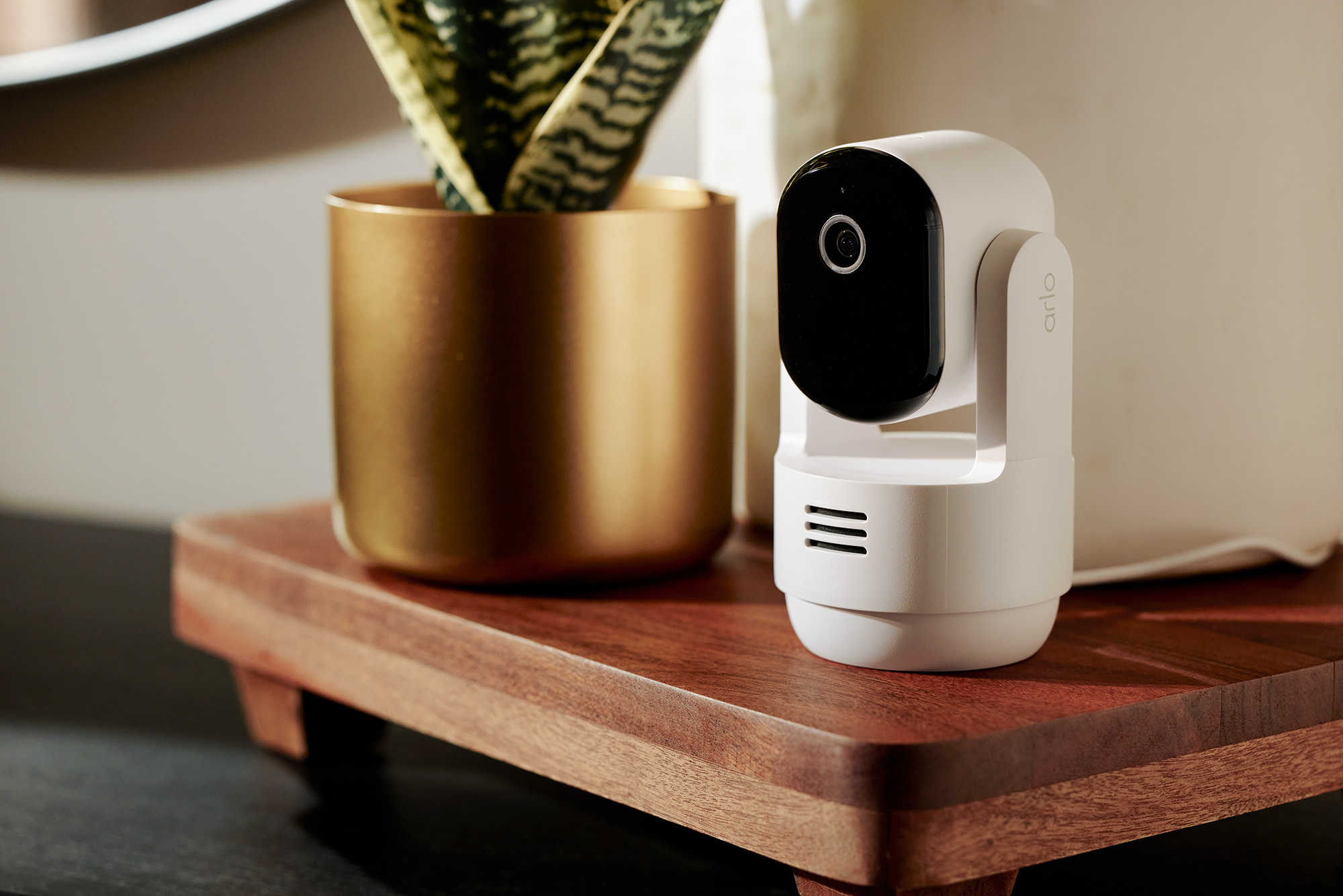 Arlo Essential 雲台室內攝影機 (型號 : VMC3073)